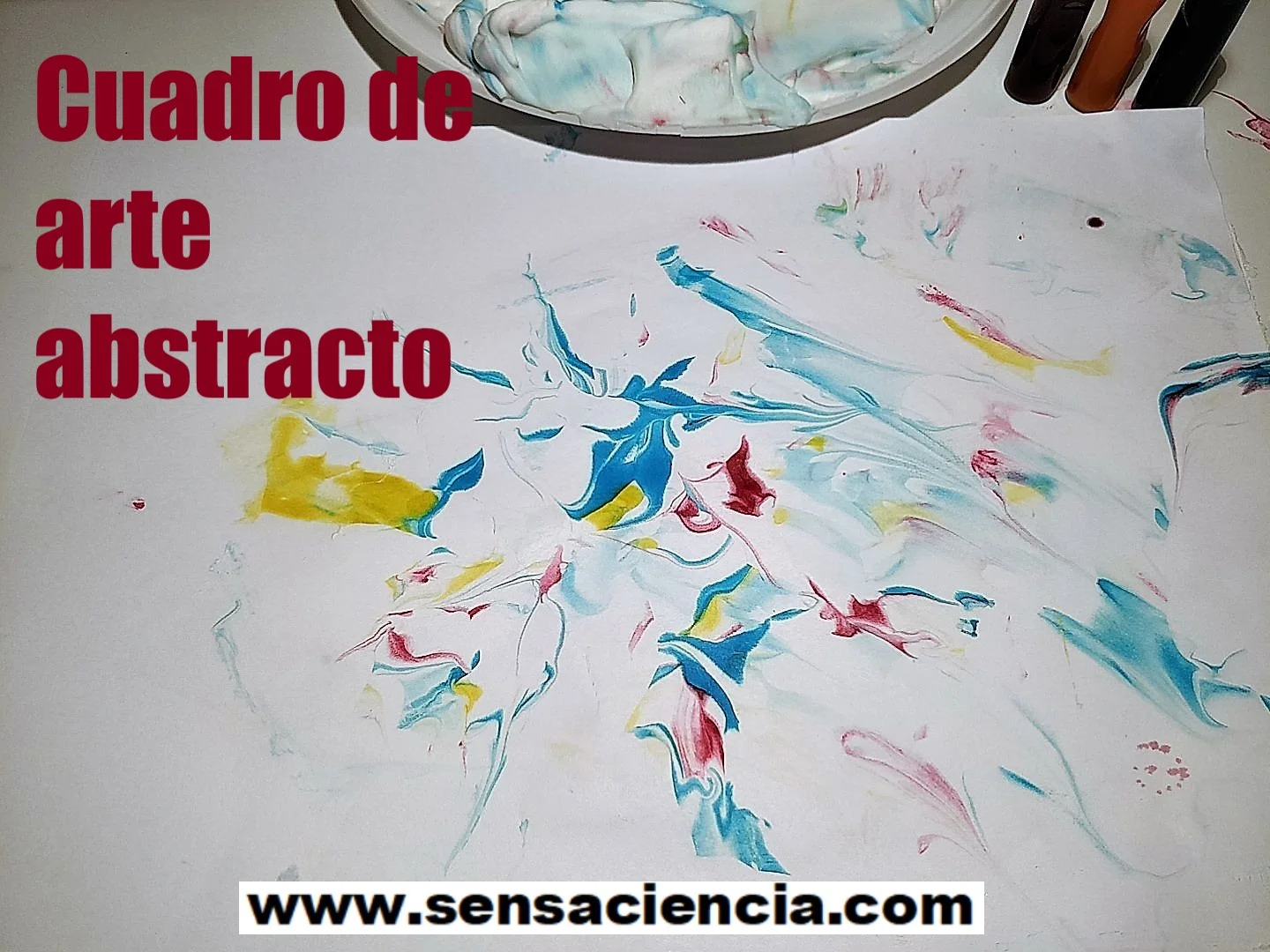 Cuadro de arte abstracto con espuma de afeitar y colorante
