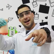 Profesor de educación STEAM para niños